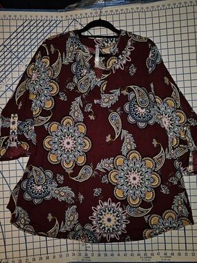 Women's Dear Scarlett 2X Paisley Floral Split-Neck Tunic Top - Burgundy